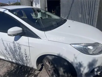 Usado Ford Focus 125 CV (91 kW) 2013 Blanco Berlina