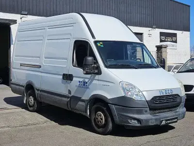 Usado Iveco Daily 105 CV (77 kW) 2012 Blanco Van
