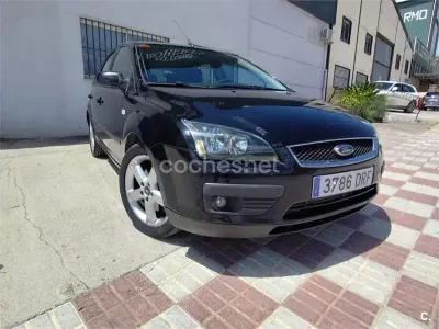 Usado Ford Focus Sport 115 CV (84 kW) 2005 Negro Berlina