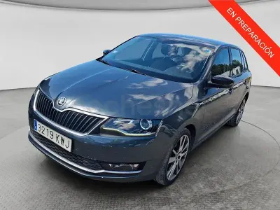 Usado Skoda Rapid Style 116 CV (85 kW) 2019 Gris / plata Utilitario