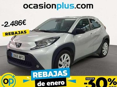 Usado Toyota Aygo Play 72 CV (52 kW) 2024 Gris Utilitario