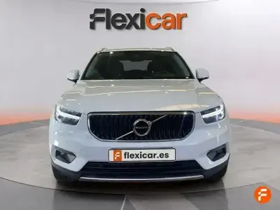 Käytetty Volvo XC40 Momentum 150 HP (110 kW) 2020 Valkoinen Katumaasturi
