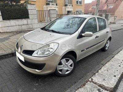 Beige Usado 2007 Renault Clio II Authentique Berlina | 3990 € (Precio justo)
