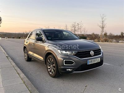 Usado VW T-Roc Sportline 150 CV (110 kW) 2018 Gris / plata SUV