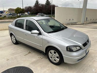 Usado Opel Astra Edition 100 CV (73 kW) 2003 Gris / plata Berlina