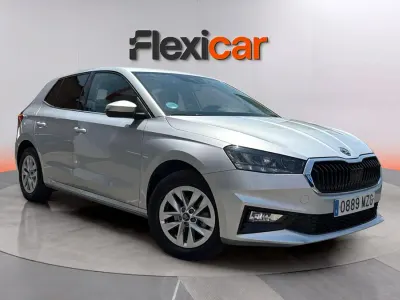 Usado Skoda Fabia Selection 95 CV (69 kW) 2025 Gris Utilitario