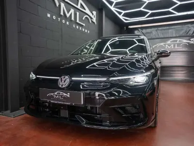 Usado VW Golf VIII Black Edition 333 CV (244 kW) 2025 Negro Utilitario