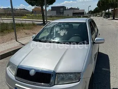 Usado Skoda Fabia Comfort 64 CV (47 kW) 2002 Gris / plata Berlina