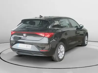 Usado Seat Leon Style 110 CV (80 kW) 2024 Negro Berlina