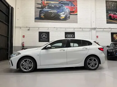 Usado BMW 118 M Sport 150 CV (110 kW) 2021 Blanco Utilitario
