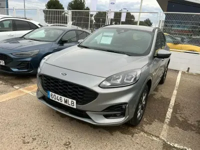 Usado Ford Kuga ST-Line 225 CV (165 kW) 2023 Gris SUV