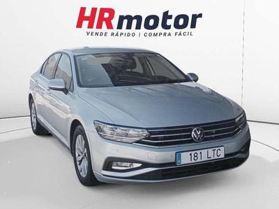 Usado VW Passat 150 CV (110 kW) 2021 Gris Berlina