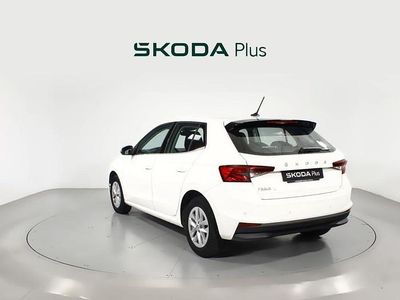 Blanco Usado 2023 Skoda Fabia Ambition Utilitario | 16.400 € (Precio justo)