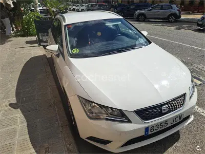 Usado Seat Leon ST Style 105 CV (77 kW) 2015 Blanco Familiar