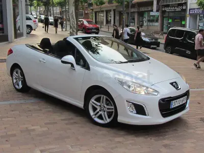 Usado Peugeot 308 CC Active 122 CV (89 kW) 2011 Blanco Descapotable