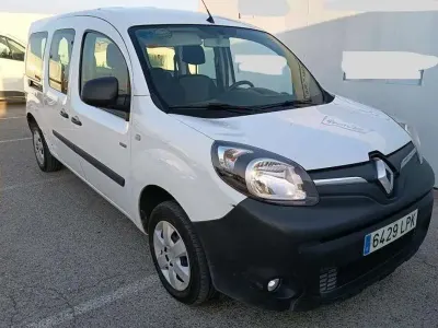 Usado Renault Kangoo 44 kW (60 CV) 2021 Blanco Monovolumen