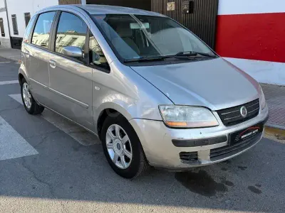 Usado Fiat Idea Dynamic 95 CV (69 kW) 2005 Gris / plata Monovolumen