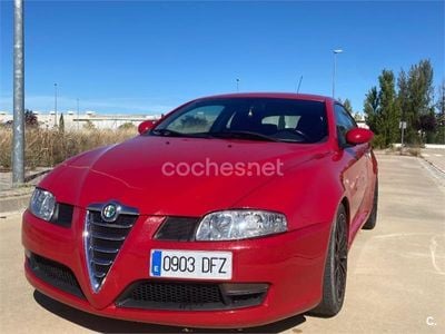 Rojo Usado 2005 Alfa Romeo GT Distinctive Coupe | 4999 € (Caro)