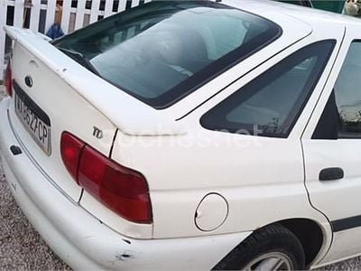 Blanco Usado 1999 Ford Escort Berlina | 1500 €