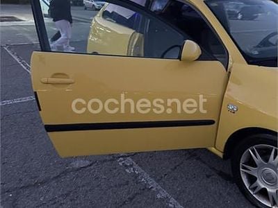 Amarillo Usado 2006 Seat Ibiza Reference Berlina | 2550 € (Precio justo)