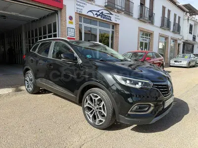 Usado Renault Kadjar Zen 140 CV (102 kW) 2022 Negro SUV