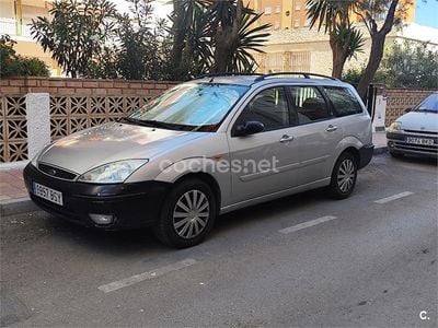 Begagnad Ford Focus Ghia 115 HK (84 kW) 2002 Grå Kombi