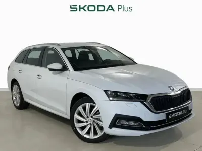 Usado Skoda Octavia Style 204 CV (150 kW) 2024 Blanco Familiar