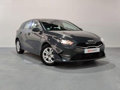 Gris / plata Usado 2024 Kia Ceed Utilitario | 18.899 € (Precio justo)