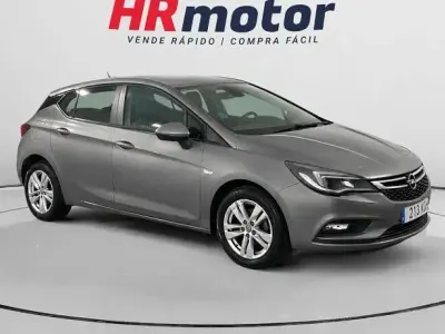 Usado Opel Astra Selective 110 CV (80 kW) 2017