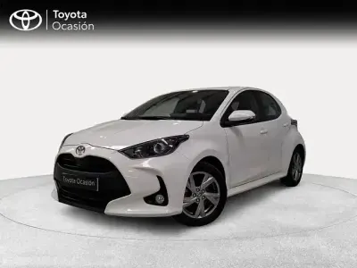 Używany Toyota Yaris Hybrid Active 116 KM (85 kW) 2025 Biały Sedan/Limuzyna