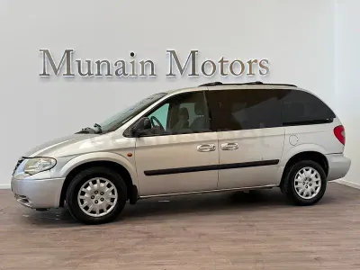 Usado Chrysler Voyager 143 CV (105 kW) 2007 Gris / plata Monovolumen