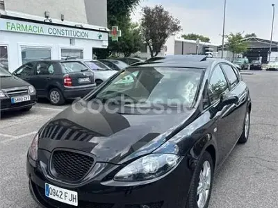 Usado Seat Leon Sport 105 CV (77 kW) 2006 Negro Utilitario