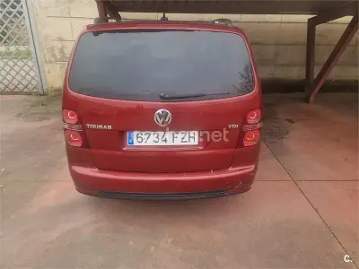 Usado VW Touran 105 CV (77 kW) 2008 Rojo Monovolumen