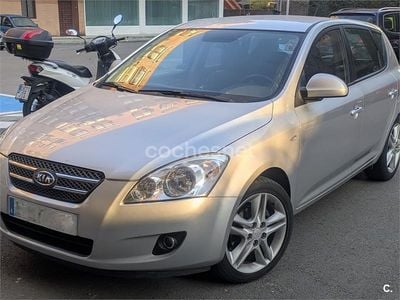 Usado Kia Ceed 115 CV (84 kW) 2009 Gris / plata Utilitario