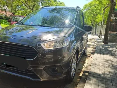 Begagnad Ford Tourneo Courier Ambiente 100 HK (73 kW) 2018 Grå Minibuss