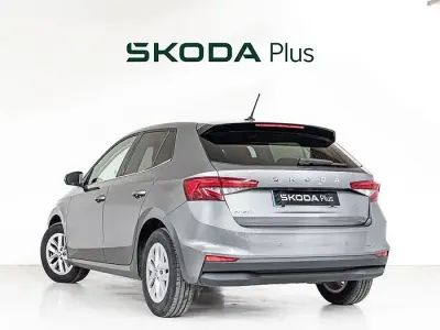 Usado Skoda Fabia Selection 95 CV (69 kW) 2025 Gris Utilitario