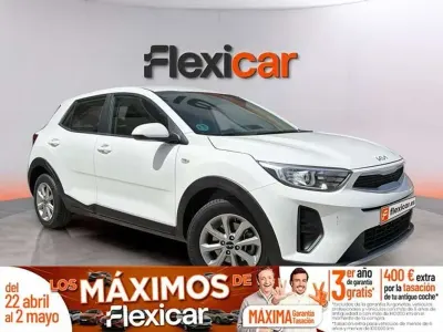 Usado Kia Stonic 84 HP (61 kW) 2022 Branco SUV