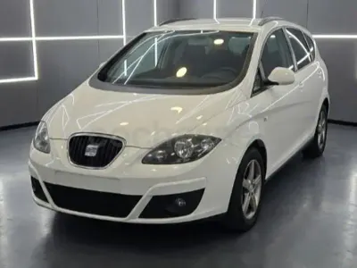 Usado Seat Altea XL Style 105 CV (77 kW) 2010 Blanco Monovolumen