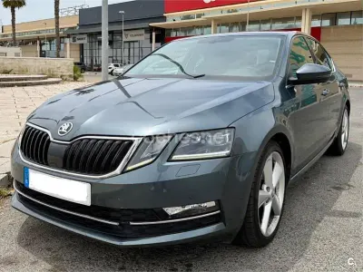 Usado Skoda Octavia Style 150 CV (110 kW) 2018 Gris / plata Berlina