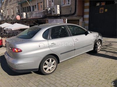 Usado Seat Cordoba Sport 130 CV (95 kW) 2004 Gris / plata Berlina