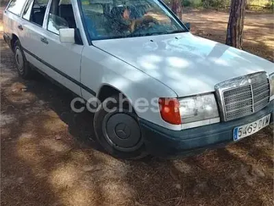 Usado Mercedes E250 113 CV (83 kW) 1993 Blanco Familiar