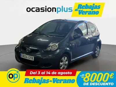 Usado Toyota Aygo Live 68 CV (50 kW) 2010 Gris Utilitario