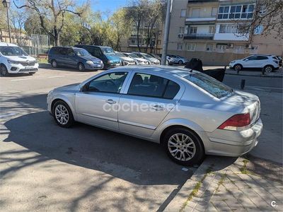 Usado Opel Astra Enjoy 100 CV (73 kW) 2009 Gris / plata Berlina