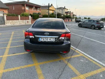 Usado Toyota Avensis Executive 150 CV (110 kW) 2012 Azul Berlina