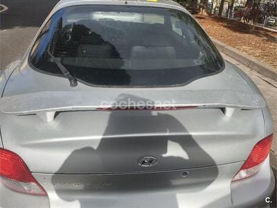 Usado Hyundai Coupé 105 CV (77 kW) 2001 Gris / plata Coupe