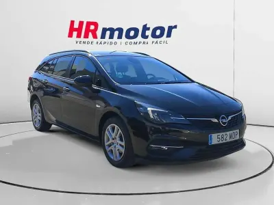 Usado Opel Astra Business Elegance 122 CV (89 kW) 2020 Negro Familiar