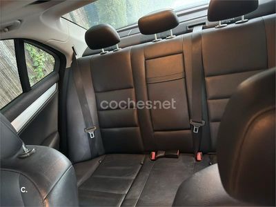 Usado Mercedes C220 Avantgarde 150 CV (110 kW) 2007 Gris / plata Berlina