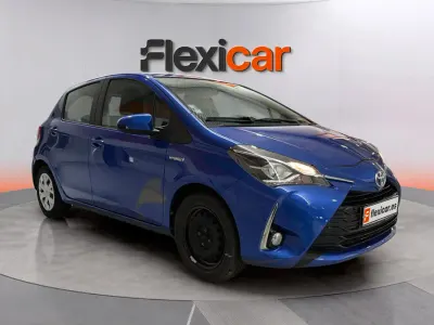 Używany Toyota Yaris Hybrid Business Edition 116 KM (85 kW) 2020 Niebieski Sedan/Limuzyna