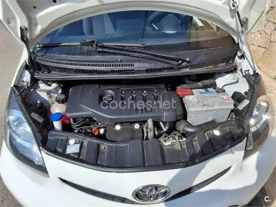 Usado Toyota Aygo 54 CV (39 kW) 2008 Blanco Utilitario