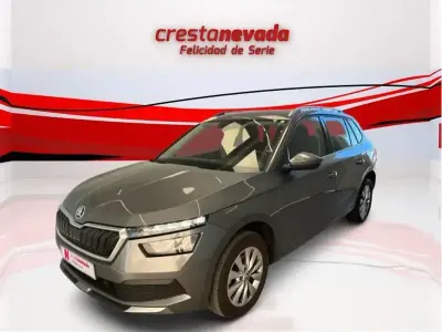 Usado Skoda Kamiq 110 CV (80 kW) 2022 Gris SUV
